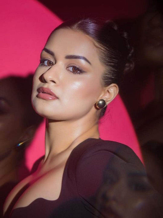 Ishhaara Avneet Kaur In C Shaped Stud Earrings