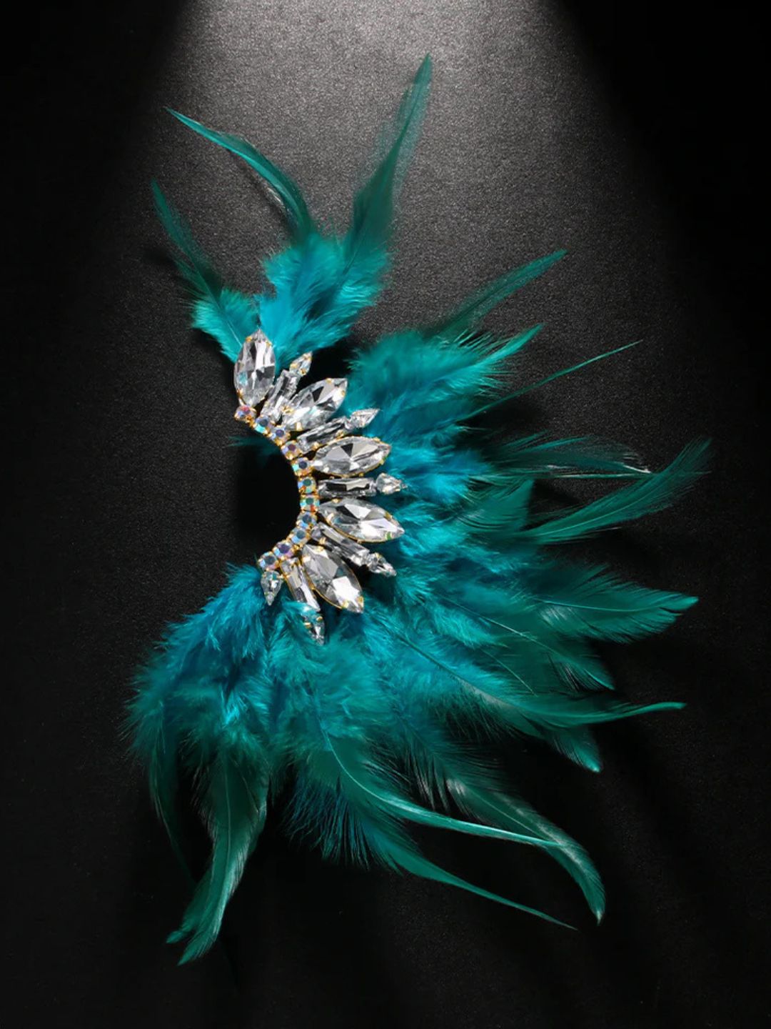 Ishhaara Azure Winged Earcuff