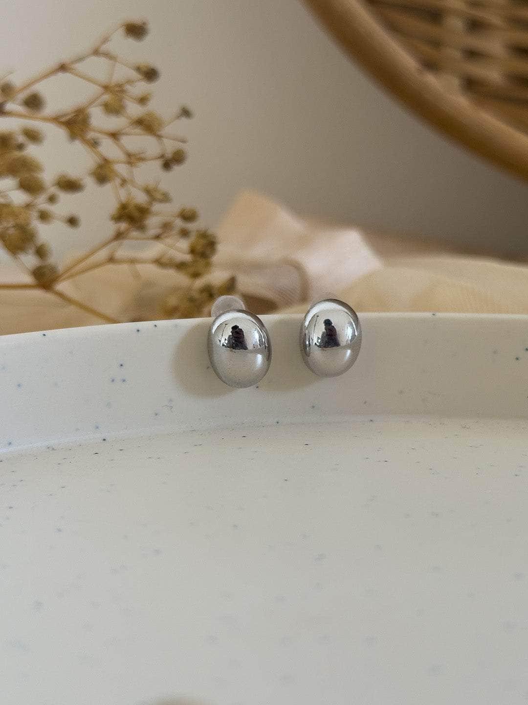 Ishhaara Ball Stud Earring