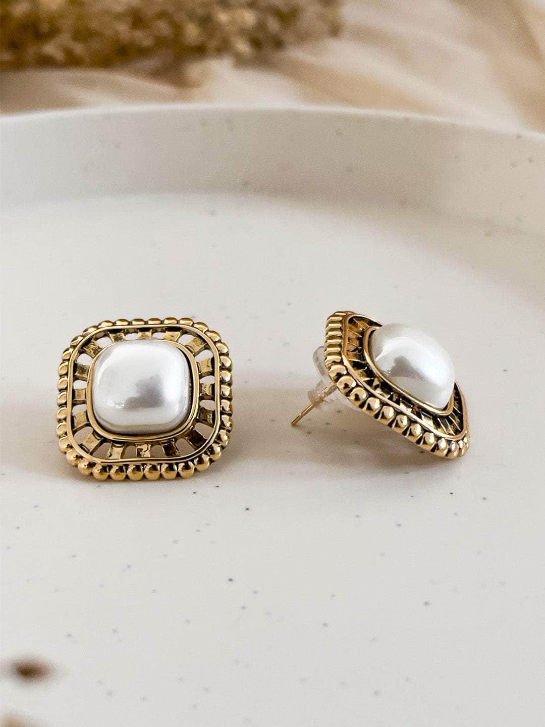 Ishhaara Baroque Pearl Elegance Earrings