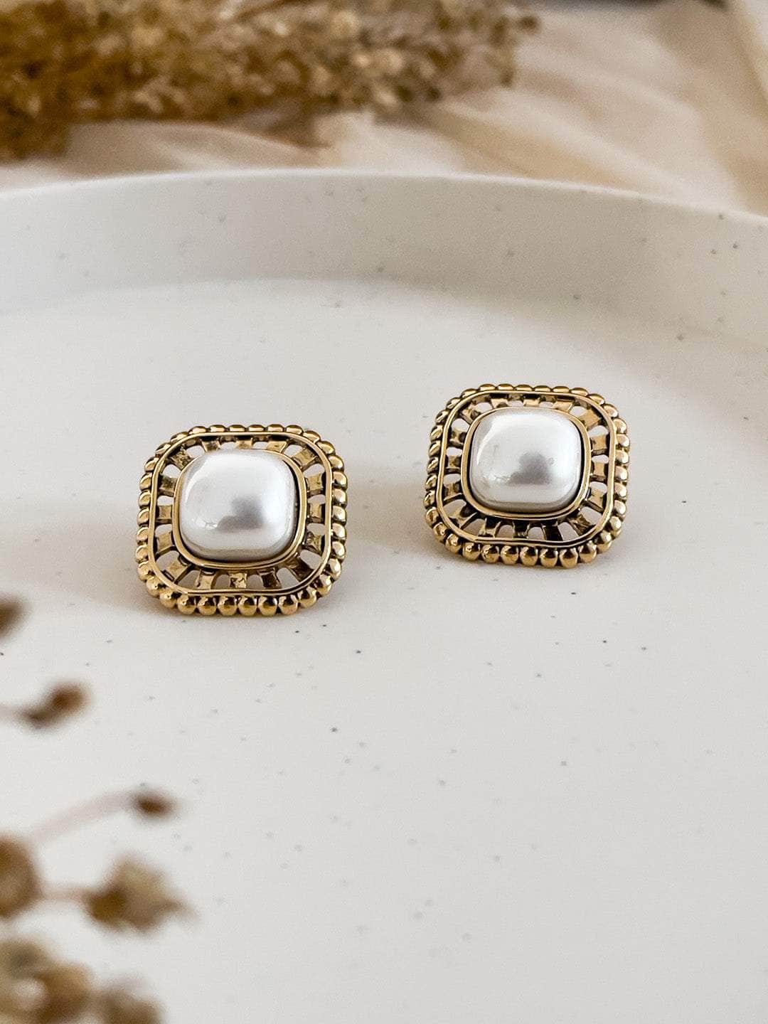 Ishhaara Baroque Pearl Elegance Earrings