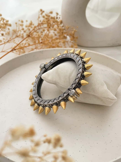 Ishhaara Becky Oxidized Kada