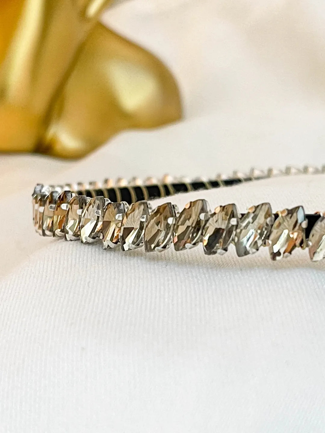 Ishhaara Black And White Rhinestone Headband