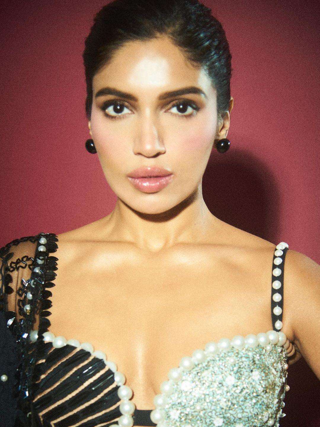 Ishhaara Bhumi Pednekar In Pearl Statement Studs Charcoal