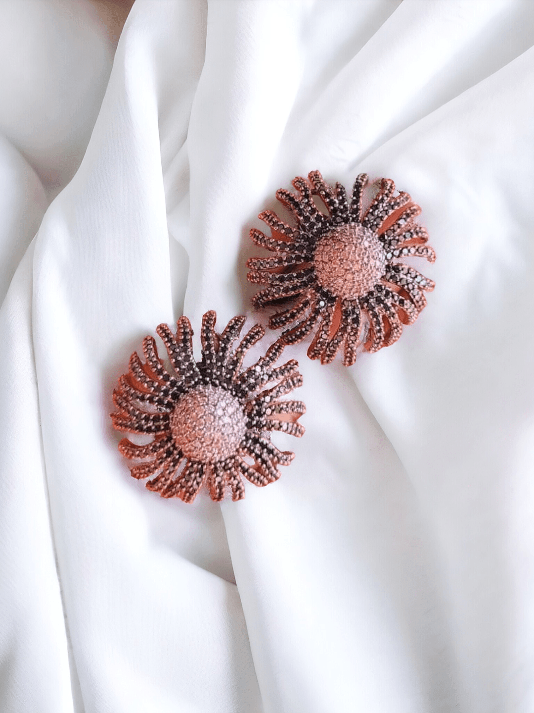 Ishhaara Cubic Zirconia Decor Stud Earrings