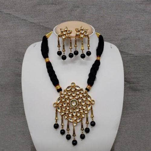 Ishhaara Diamond Kundan Pendant Necklace And Earring Set