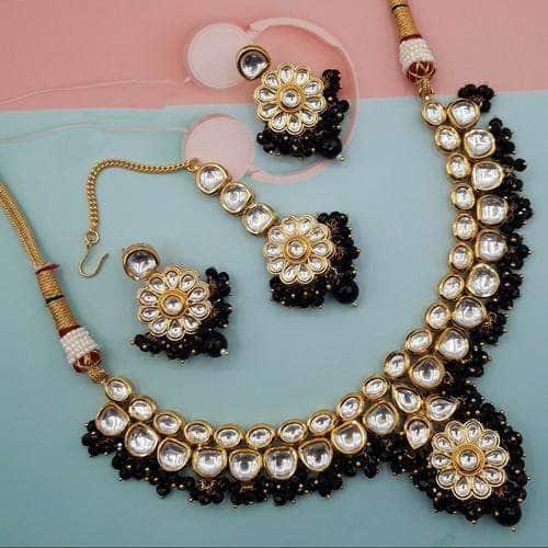 Ishhaara Flower Motif Kundan Necklace Set With Onyx Beads