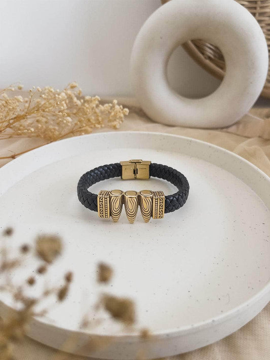 Ishhaara Black Hook Luxury Leather Mens Bracelet