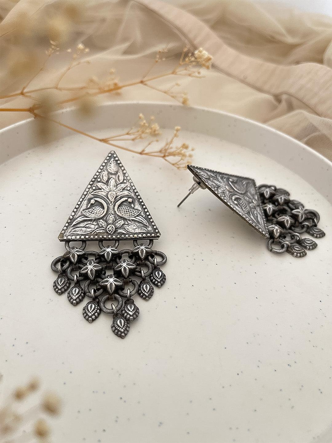 Ishhaara Black Polish Ethnic Choker With Ghungroo