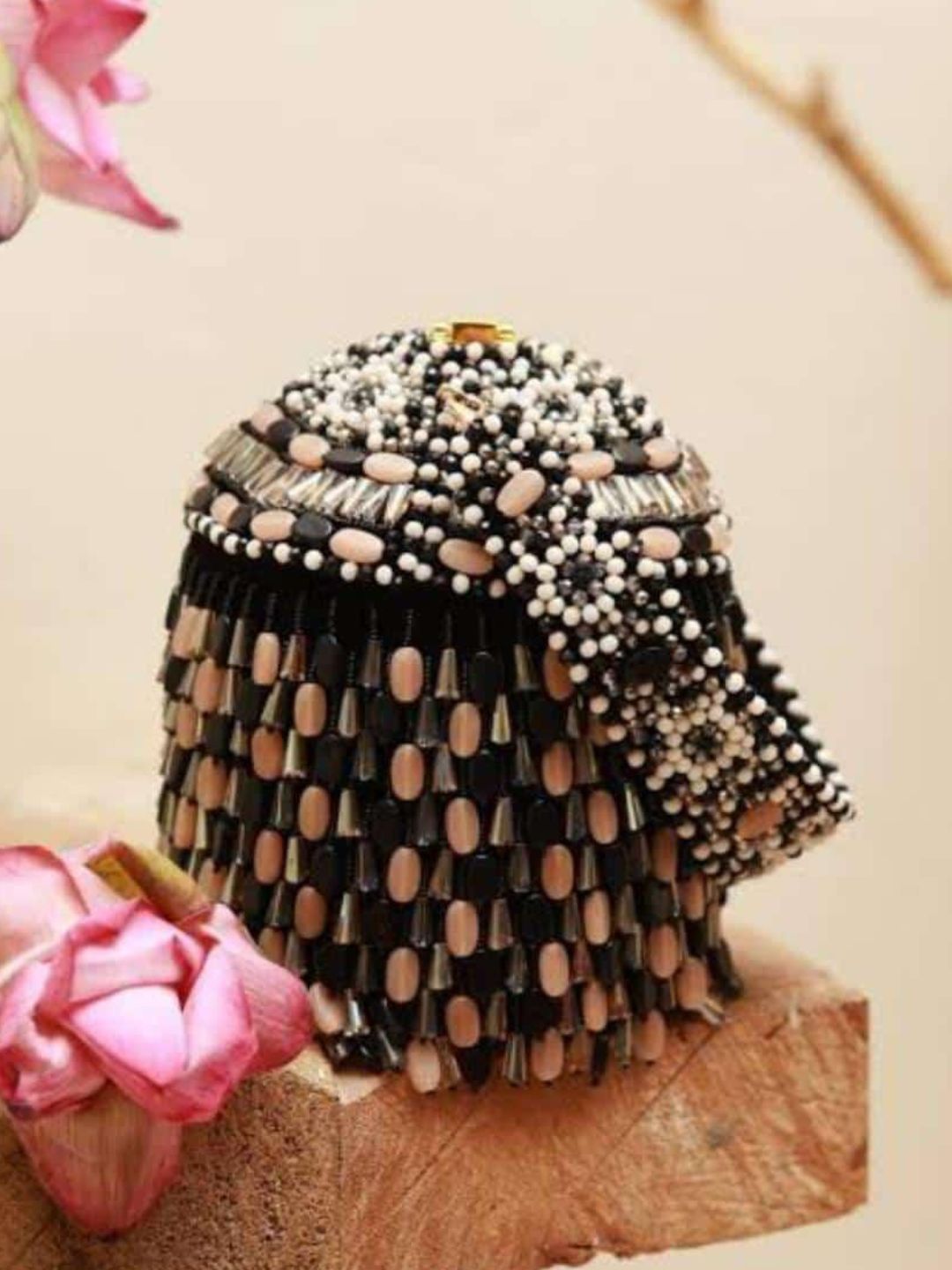 Ishhaara Black Round Embellished Box Clutch