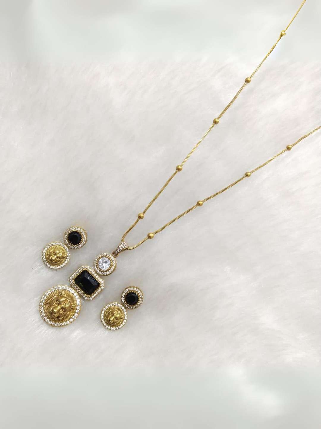 Ishhaara Black Sabyasachi Inspired Square Kundan Pendant Necklace