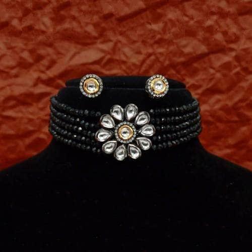 Ishhaara Simple Flower Choker And Earring Set