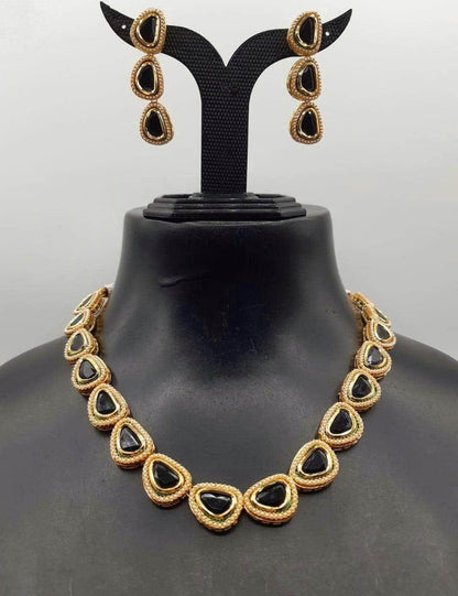 Ishhaara Single Line Kundan Set