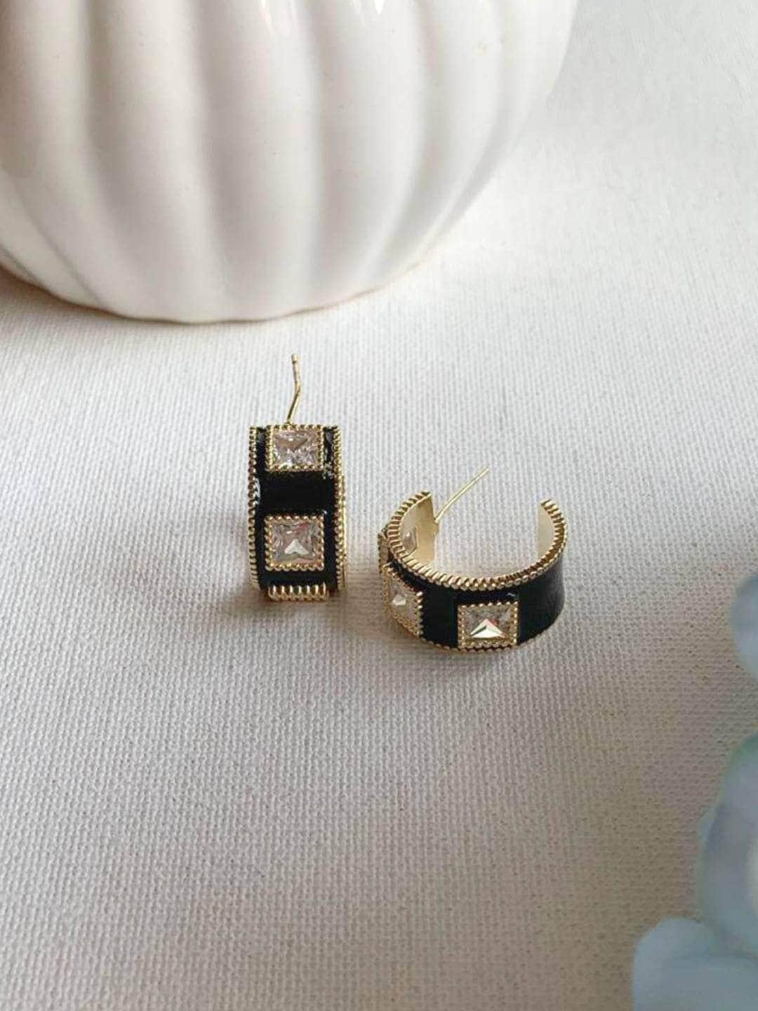 Ishhaara Vintage Black Earrings