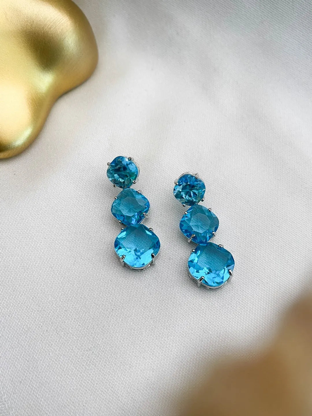 Ishhaara Blue Classic Stone Studded Earrings
