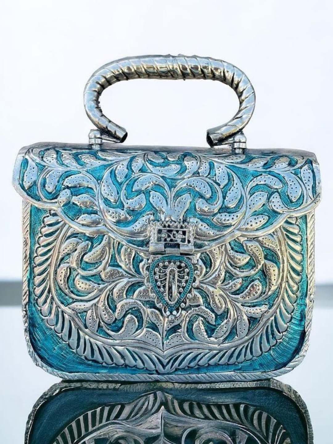 Ishhaara Blue Colored Silver Handle Metal Clutch