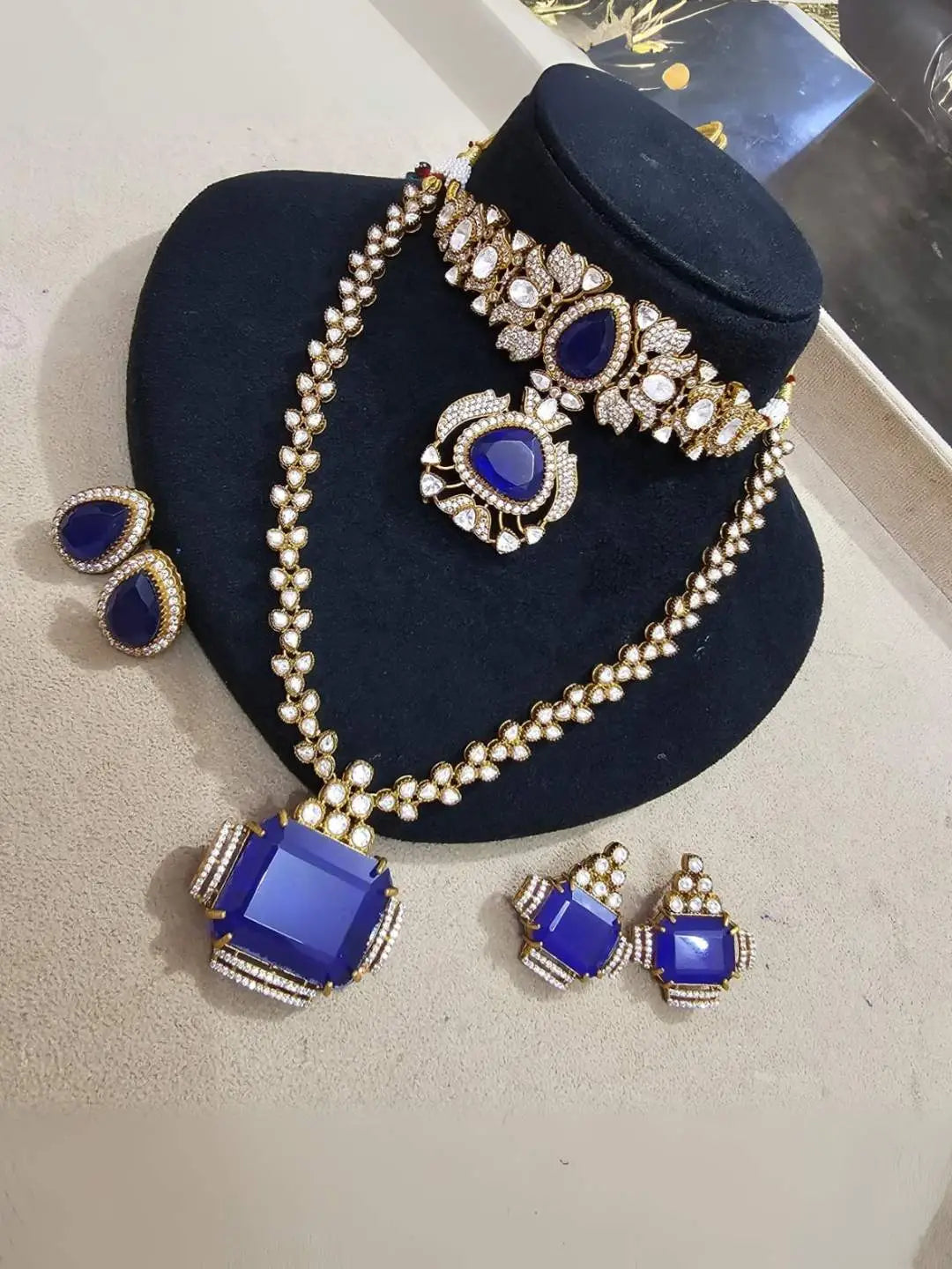 Ishhaara Blue Delicate Moissanite Fusion Necklace