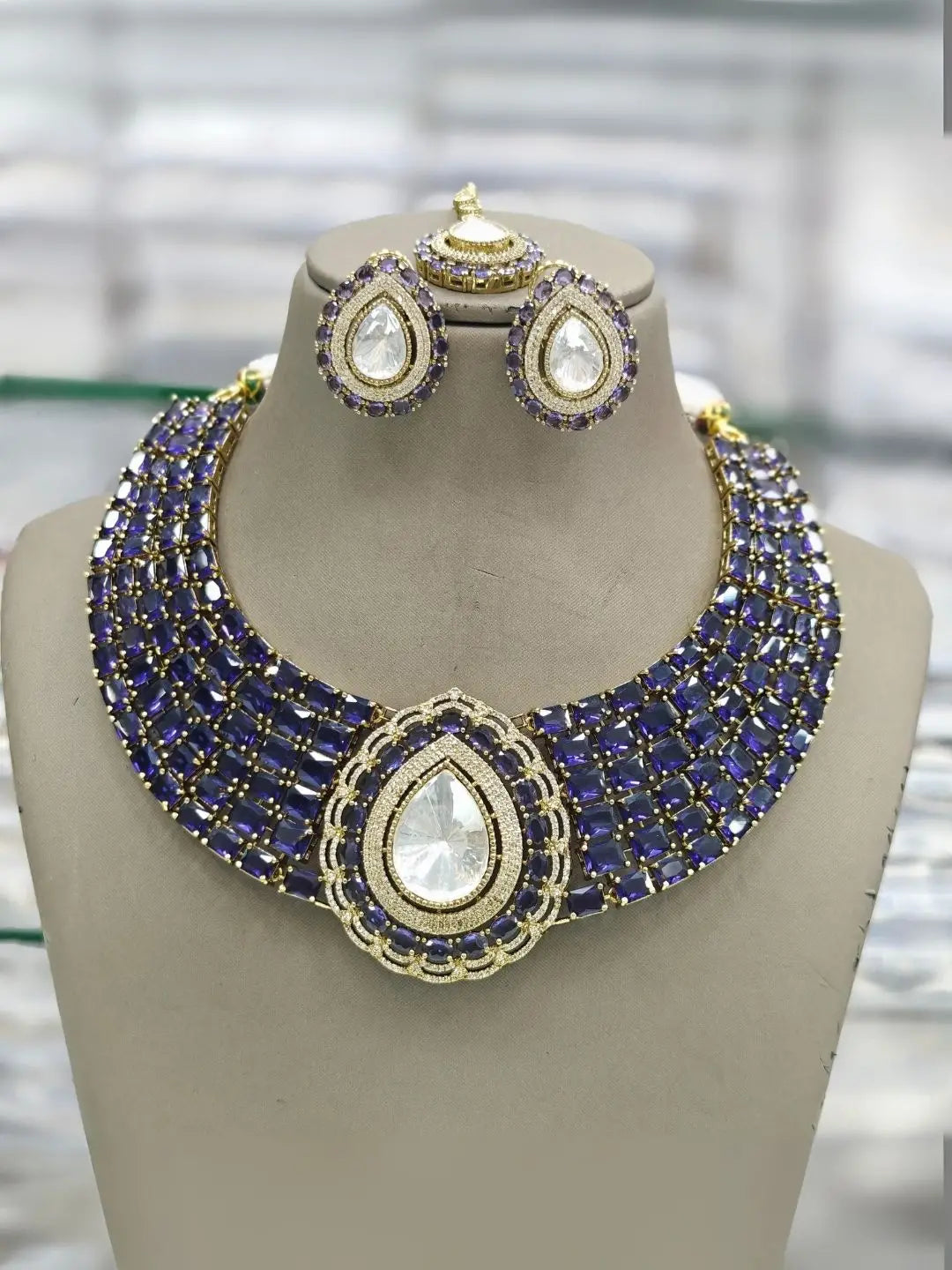 Ishhaara Blue Elegant Choker Necklace Set With Teardrop Stone Pendant