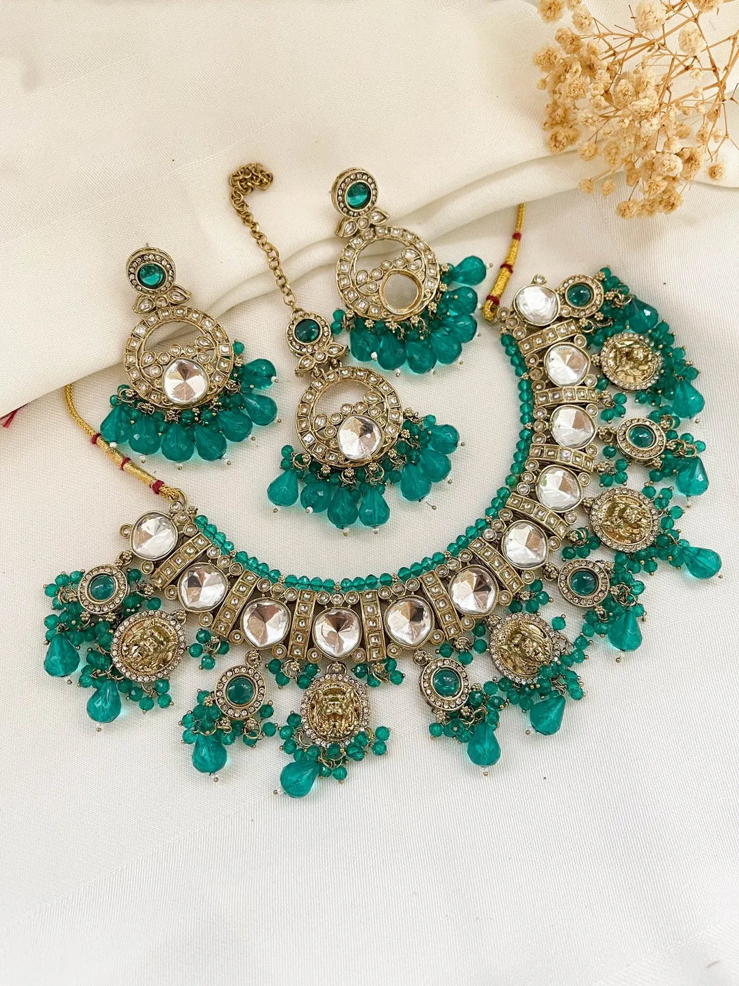 Ishhaara Multicolor Elegant Round Shaped Kundan Meenakari Choker Necklace