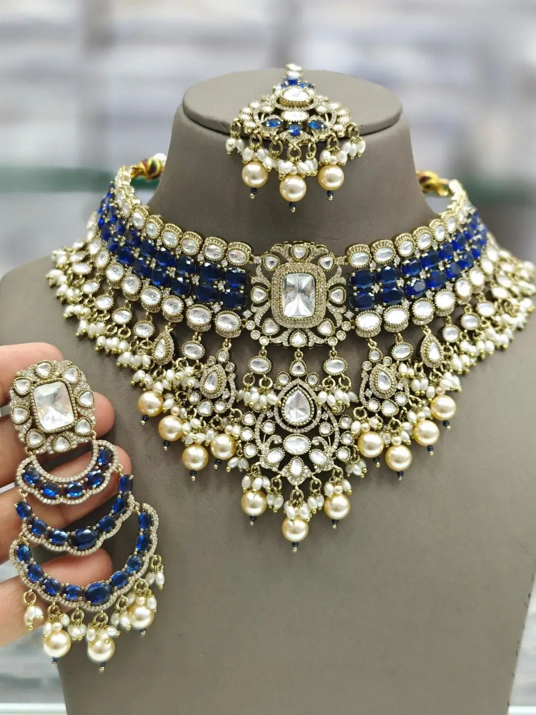 Ishhaara Blue Elegant Stone Studded And Beaded Necklace