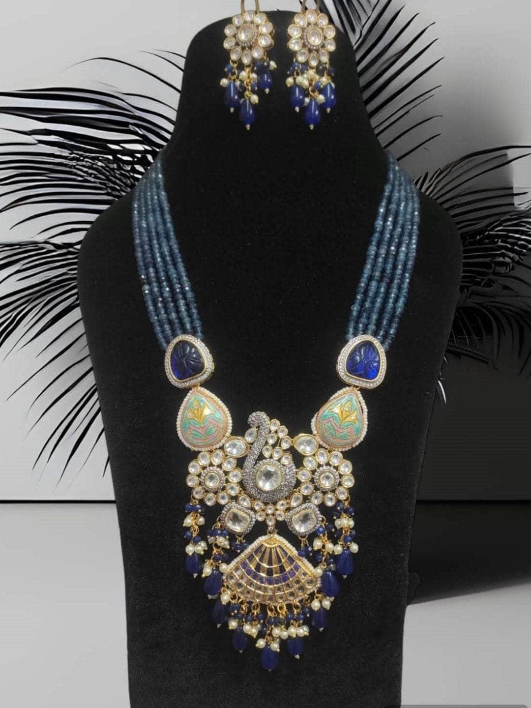 Ishhaara Blue Elegant Vision Pendant Chain