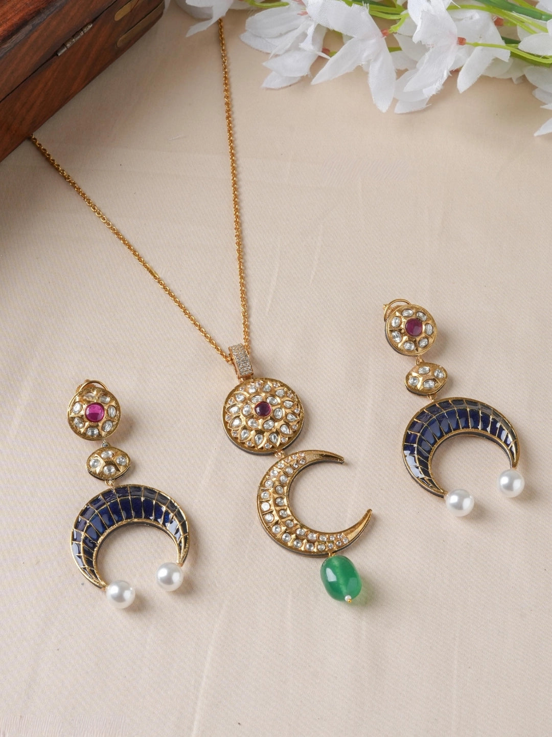 Ishhaara Blue Kareena Kapoor Inspired Pendant Necklace