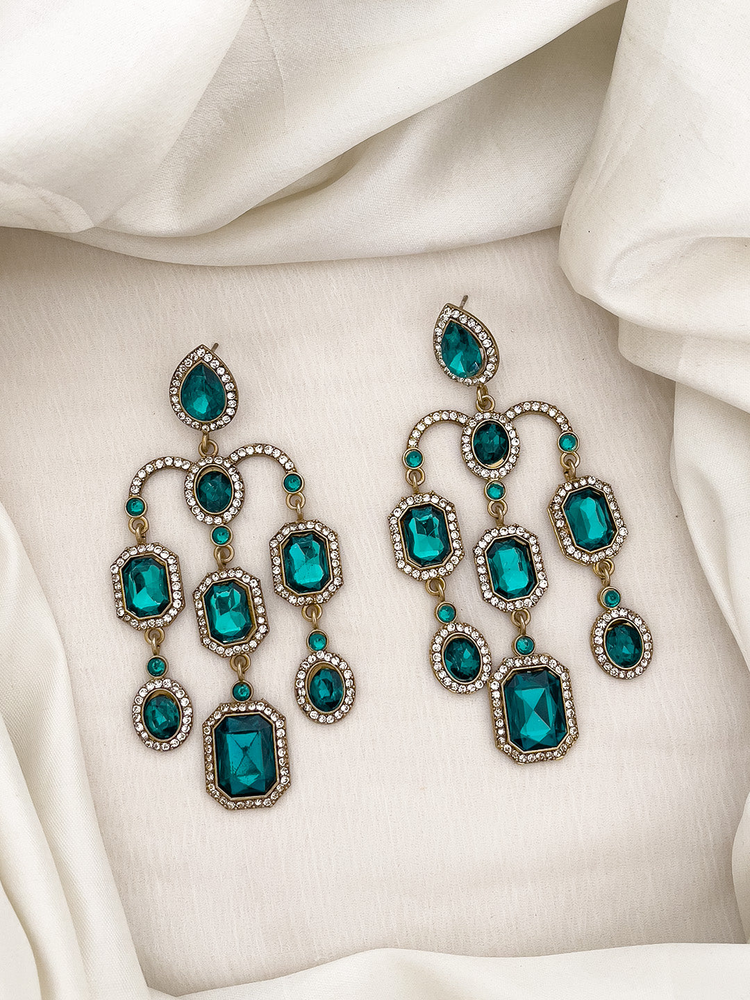 Ishhaara Blue Kundan Studded Droplet Earring