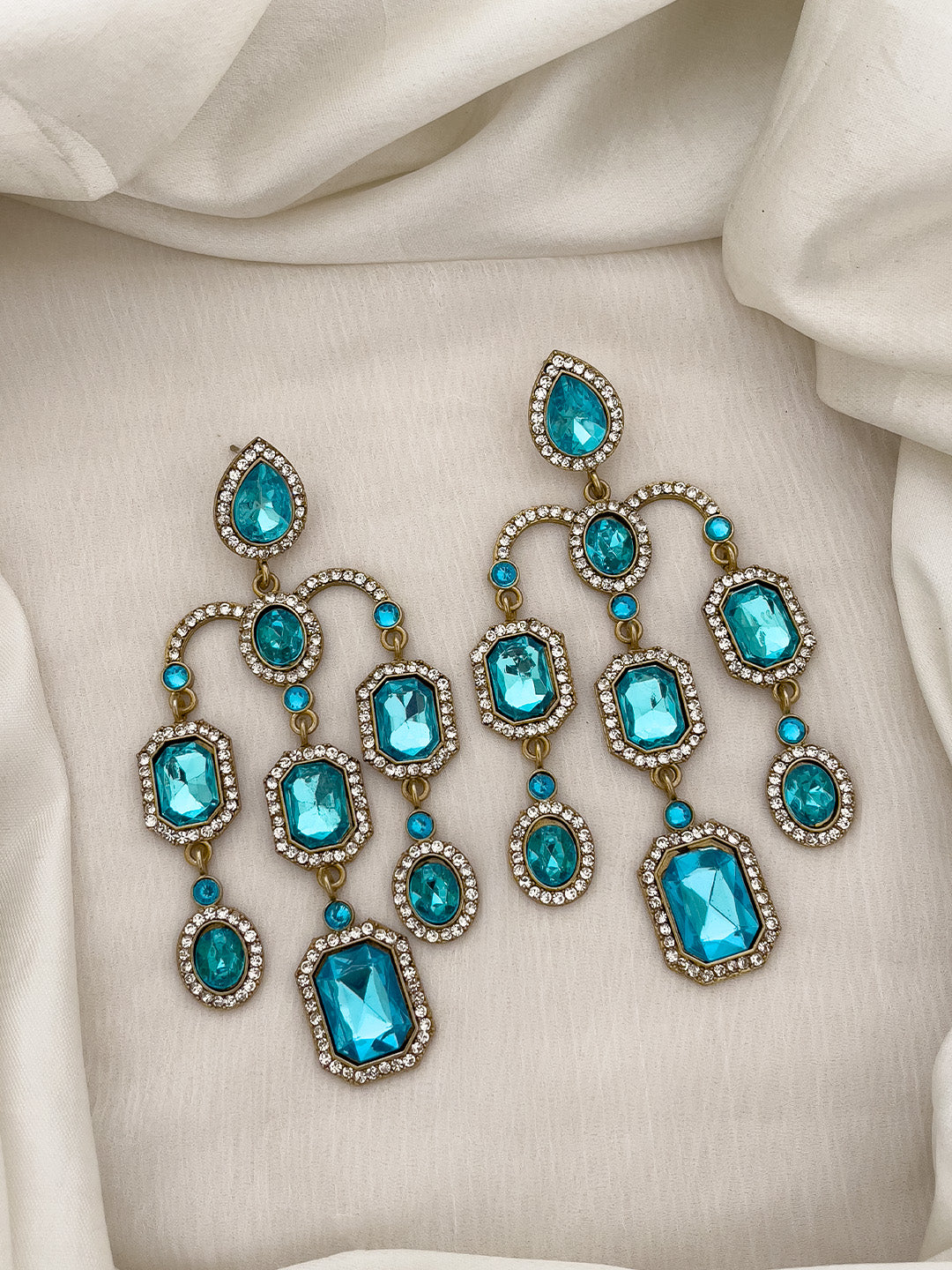 Ishhaara Blue Kundan Studded Droplet Earring