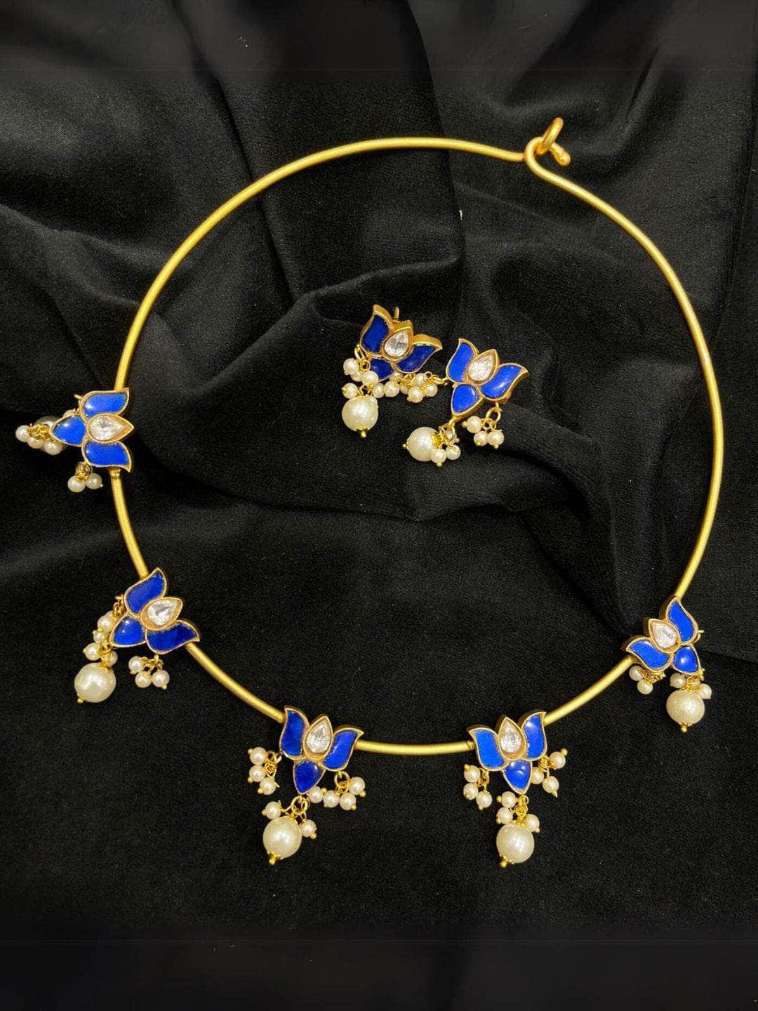 Ishhaara Lotus Motif Closed Necklace