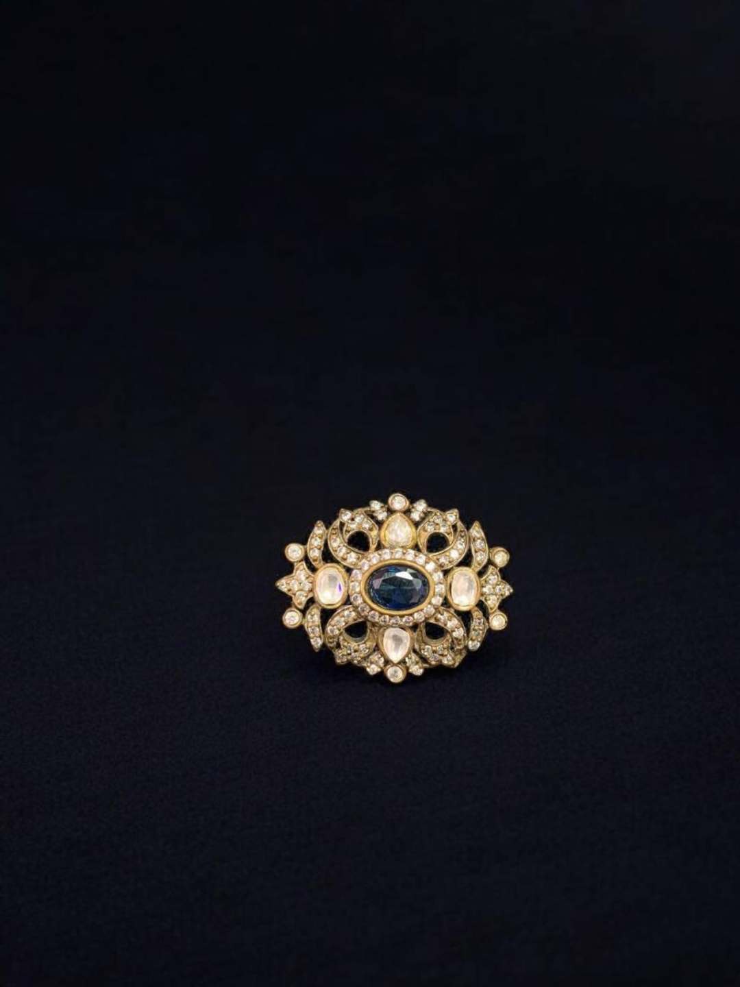 Ishhaara Blue Moissanite Flower Brooch