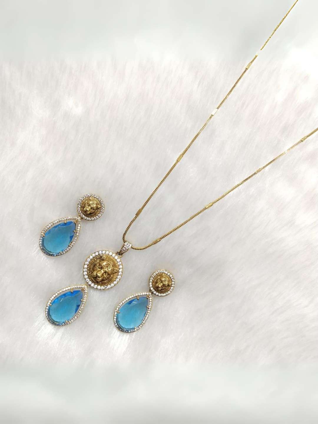Ishhaara Blue Sabyasachi Inspired Dropstone Pendant Necklace