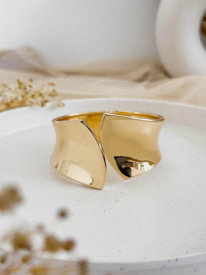 Ishhaara Bohemian Leaf Shaped Asymmetrical Bracelet