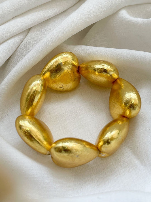 Ishhaara Bold Heart Throb Bracelet