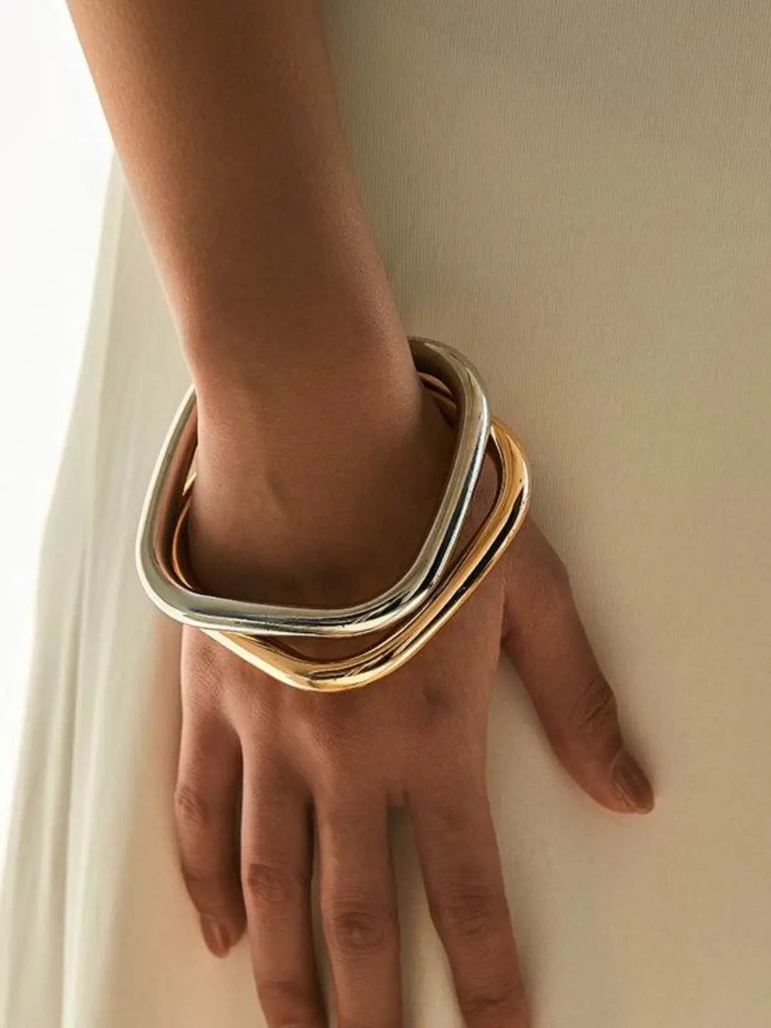Ishhaara Bowery Cuff Set