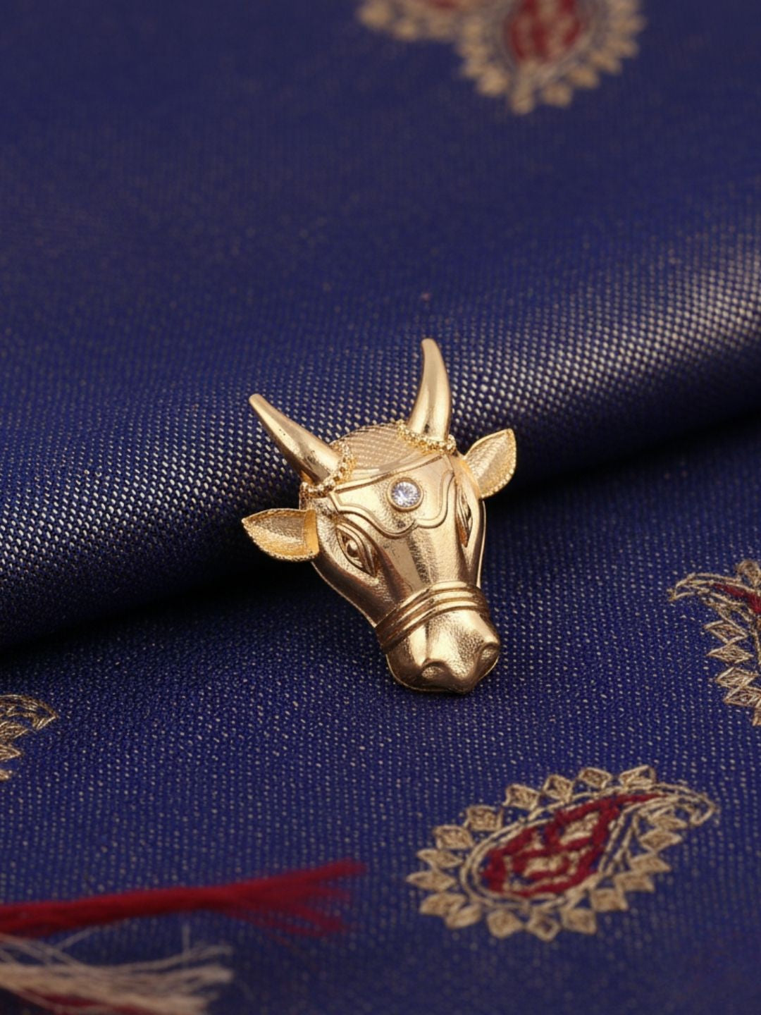 Ishhaara Brass Bull Head Enamel Brooch