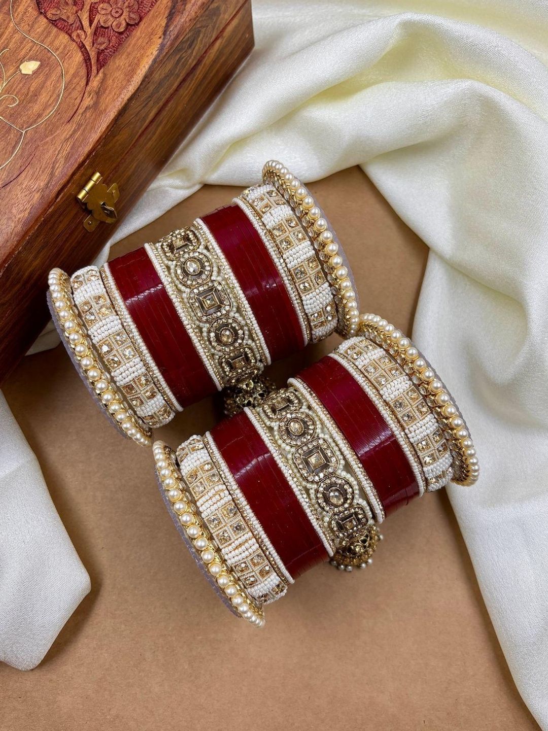 Ishhaara Bridal Chooda With Center Kundan Kada