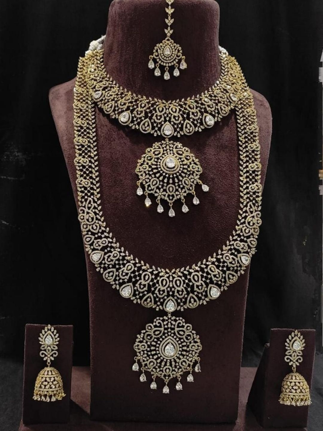 Bridal Emerald Kundan Necklace, Haar, Maang Tikka & Earring Set - view 2