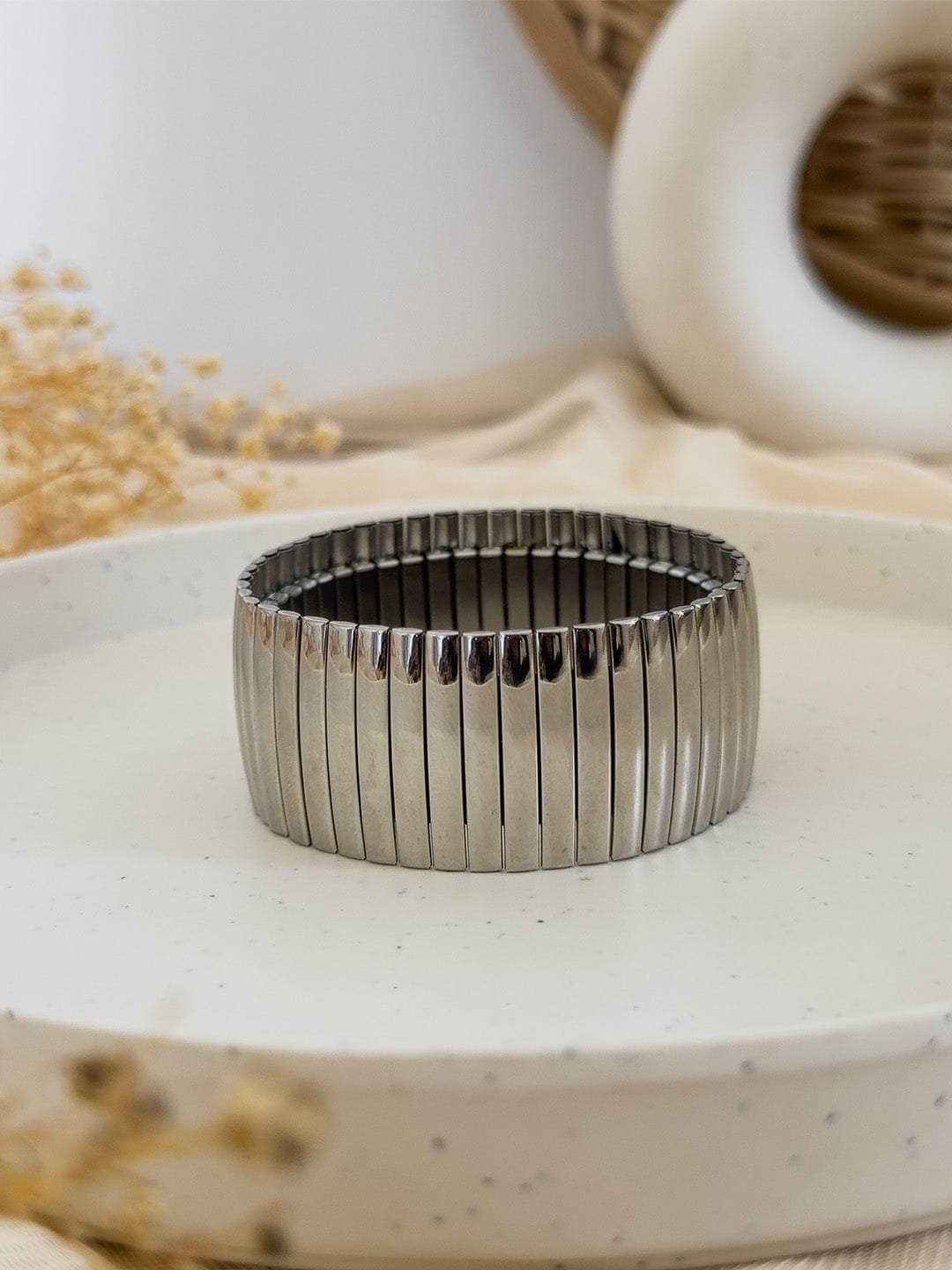 Ishhaara Bright Shinny Vintage Silver Bangle