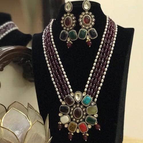 Ishhaara Victorian Big Stone Outline Necklace