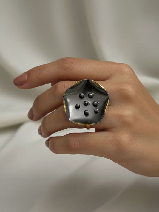 Ishhaara Carina Signet Ring