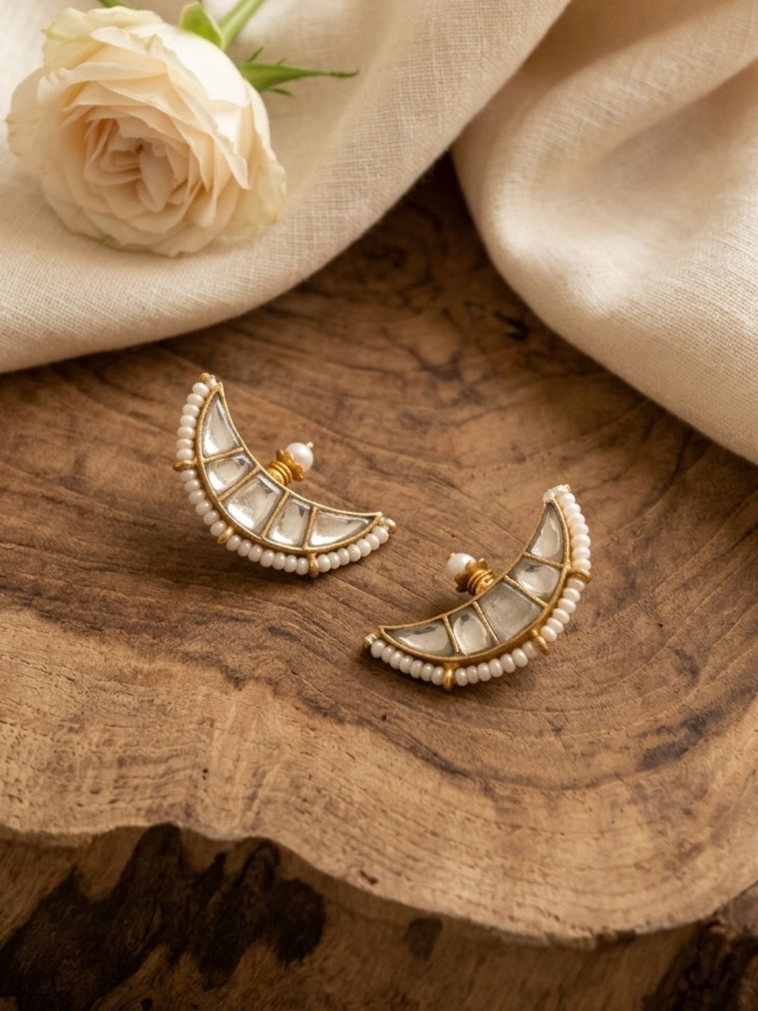 Ishhaara Chand Pacchi Kundan Earcuff