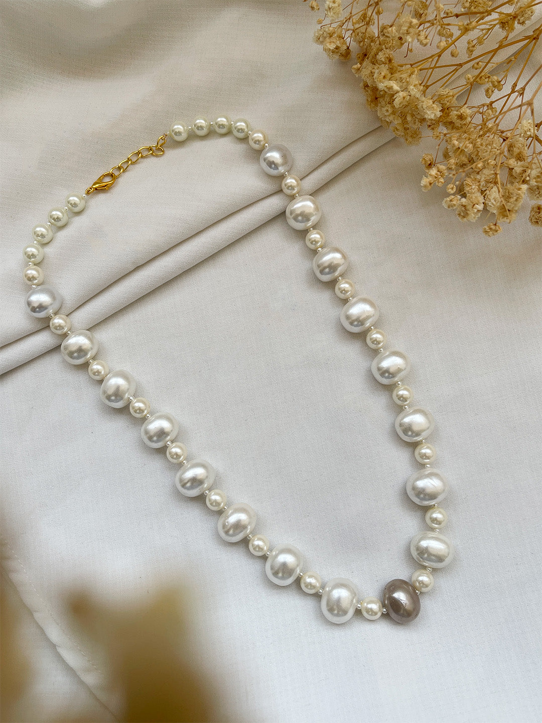 Ishhaara Charming Everyday Oval Pearl Necklace