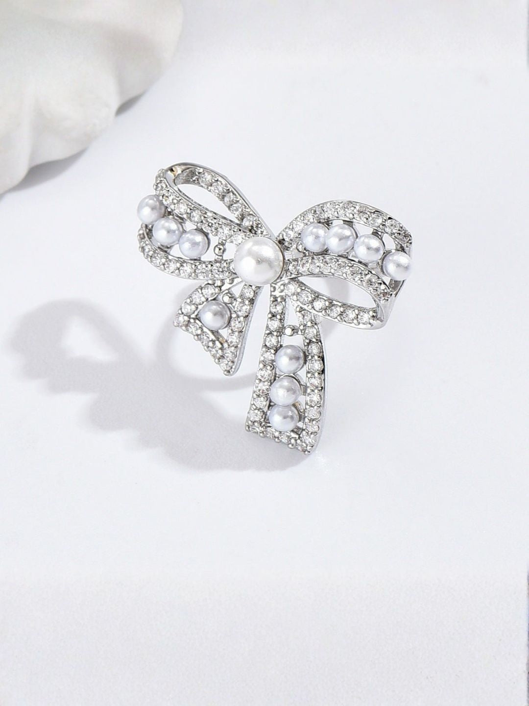 Ishhaara Chic Knot Earcuff