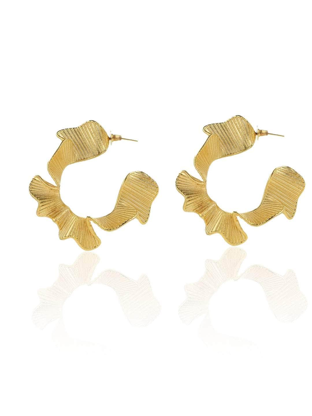 Ishhaara Chunky Wavy Hoop Earring