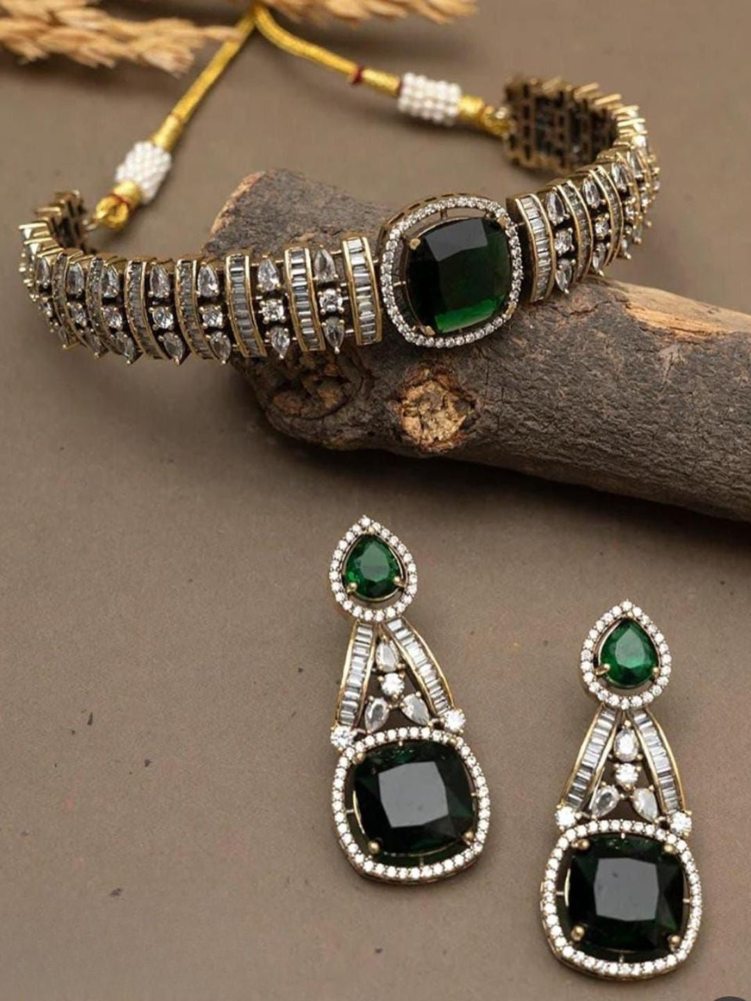 Ishhaara Clarry Hasli Victorian Choker Necklace