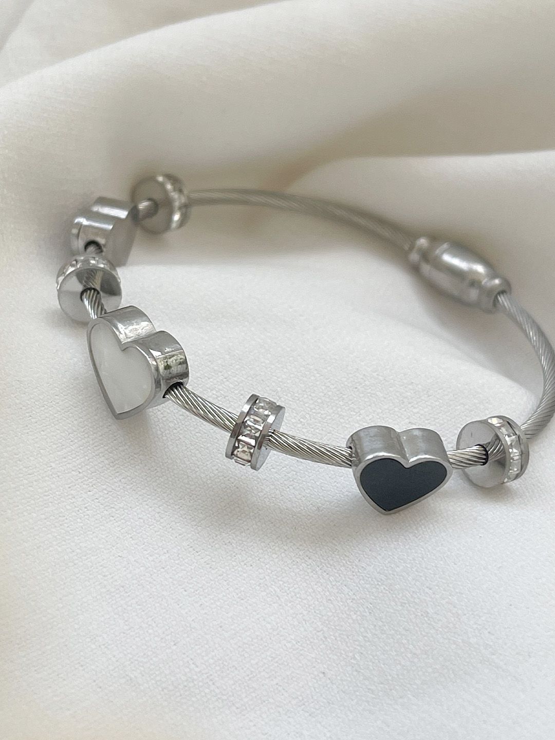 Ishhaara Classic Heart Bangle