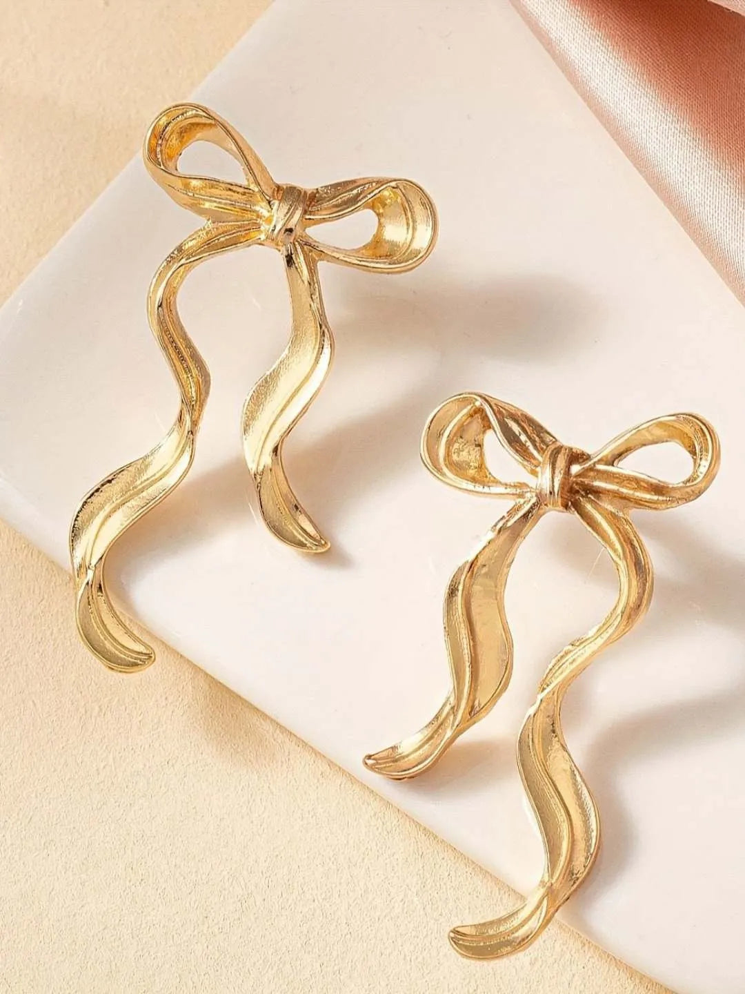 Ishhaara Classy Bow Earrings