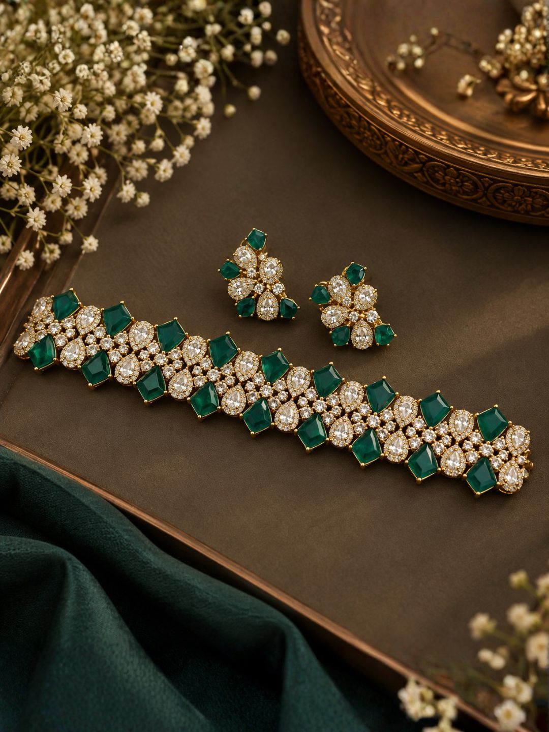 Ishhaara Classy Emerald High Neck Choker
