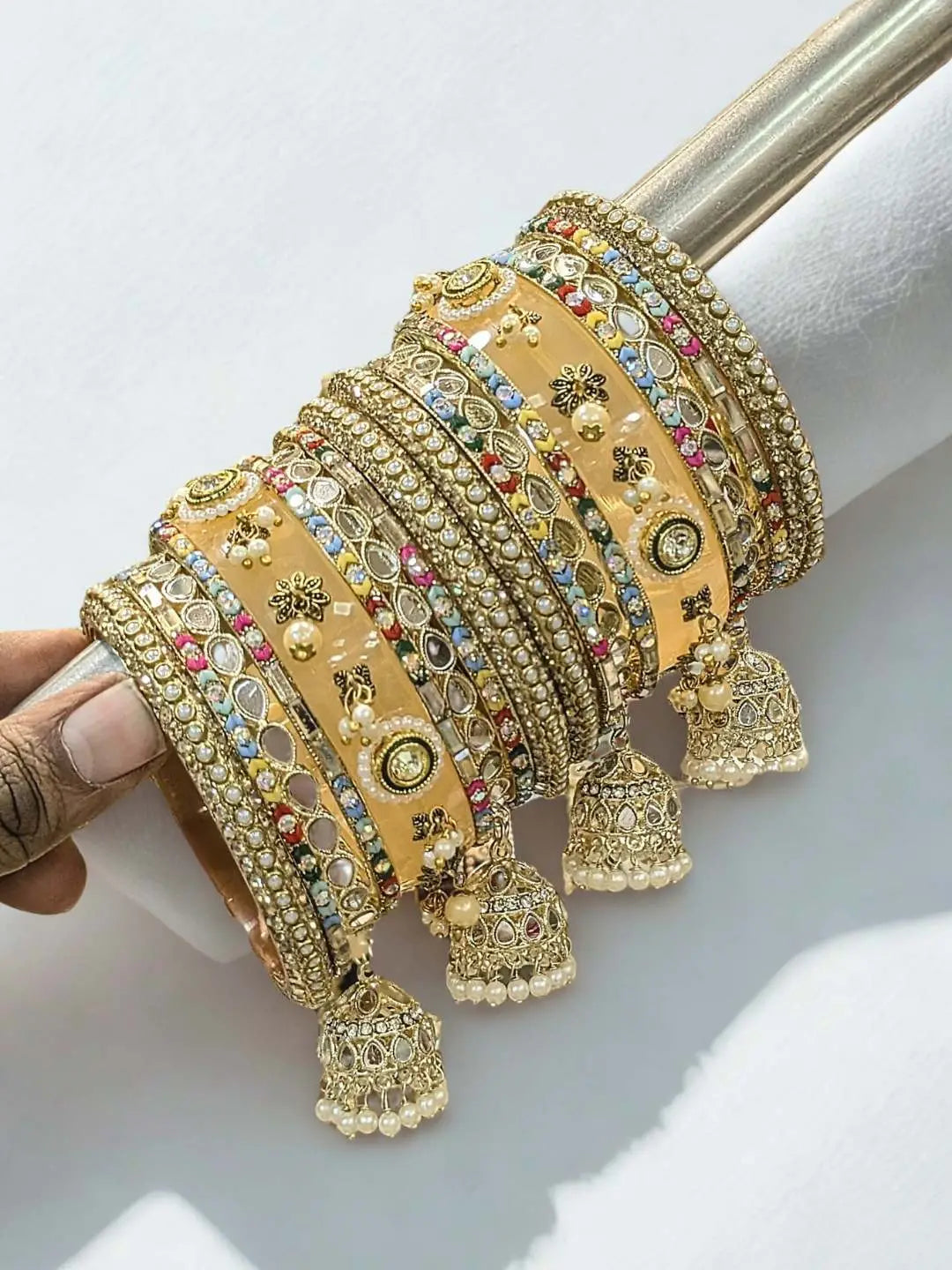 Ishhaara Classy Handcrafted Stone And Crystal Studded Chooda