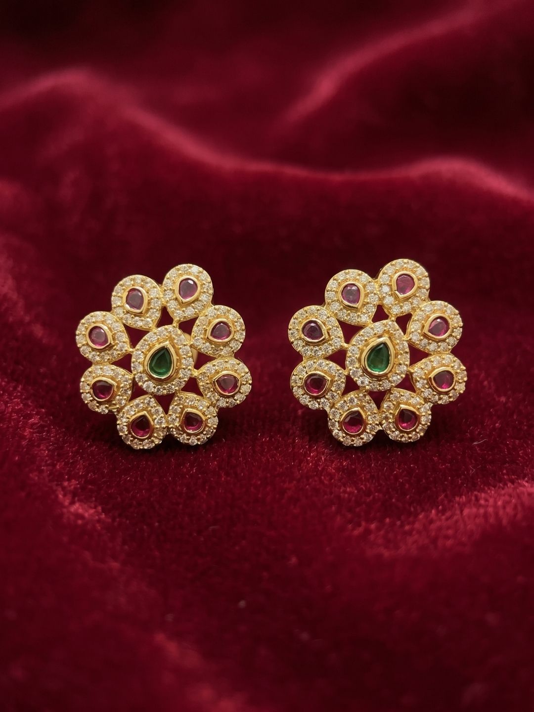 Ishhaara Classy Stud Earrings